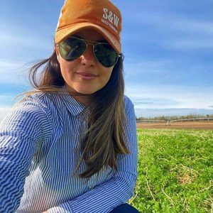 Meet your Posher, Dayana